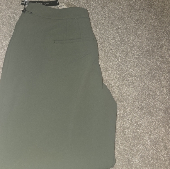 White House Black Market crop pants - Picture 6 of 7